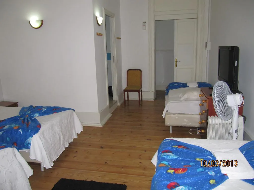 Go Hostel Lisbon 3*,