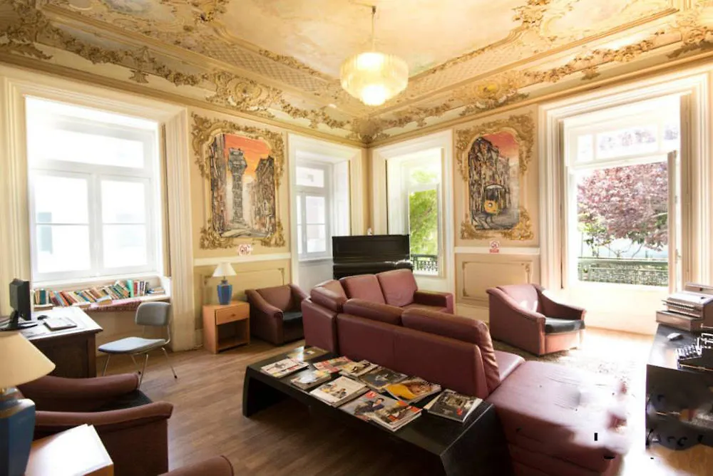 Go Hostel Lisbon contacts